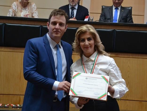 Luciane Bisognin Ceretta recebe Comenda do Legislativo Catarinense