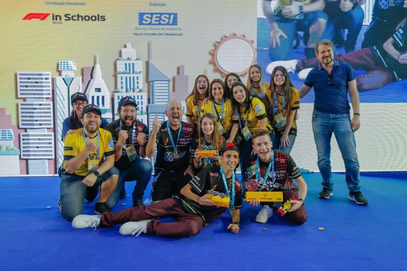 Time de robótica da Escola S visa o pódio em competições nacional e mundial   