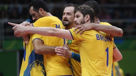 Arrasador, Brasil atropela Rússia e está na final do vôlei
