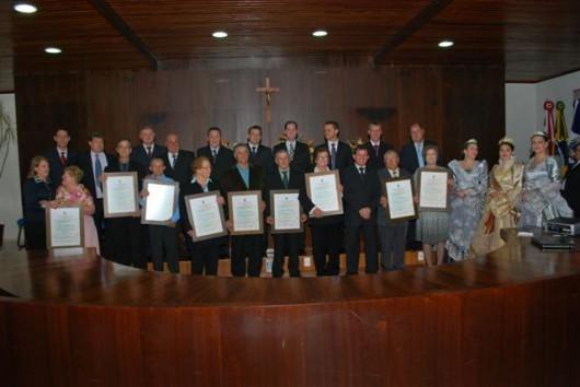 Câmara de Nova Veneza entrega diplomas de cidadão Benevolente