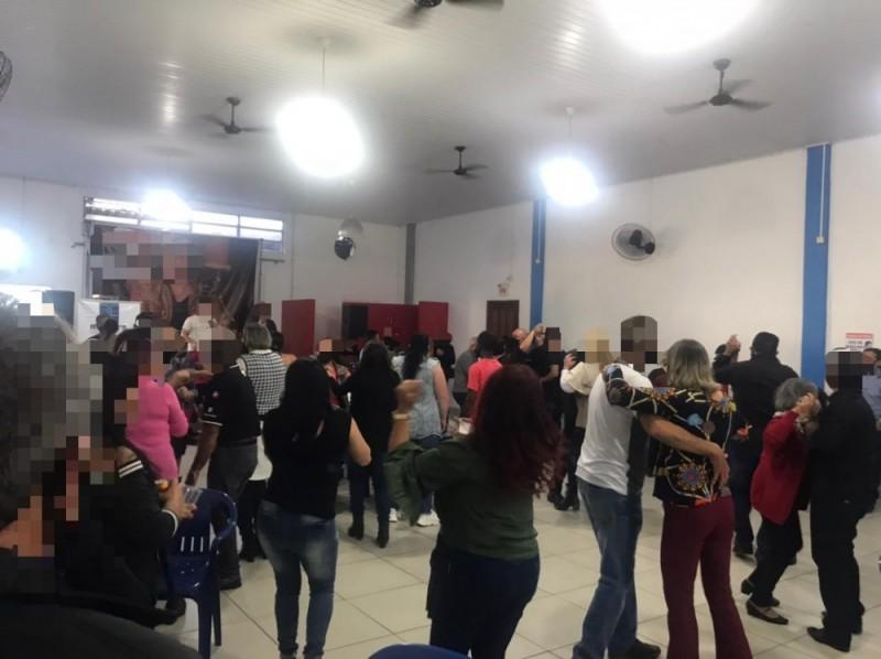 Vigilância Sanitária de Criciúma interdita boate que promoveu baile da terceira idade