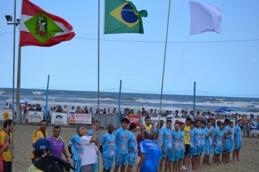  Bandeira branca nas areias do Balneário Rincão