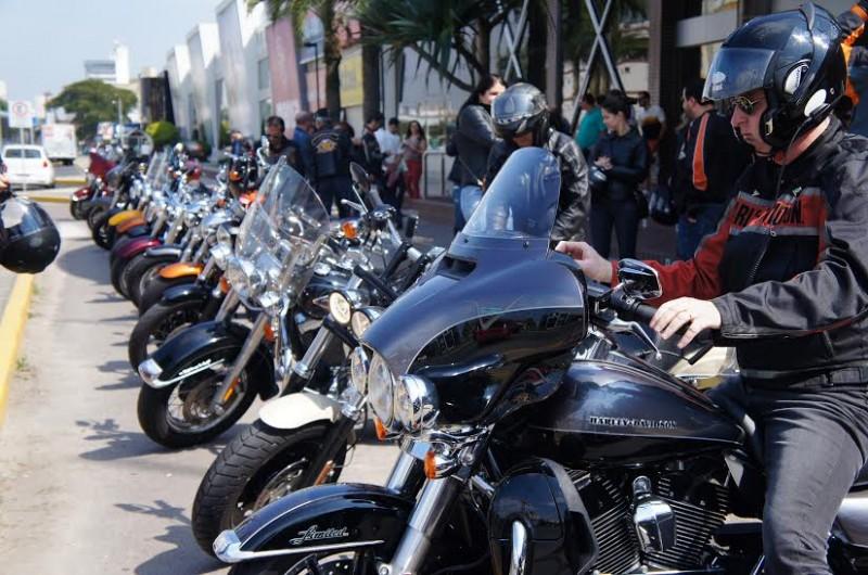 Encontro de harleyros promove ação social em Tubarão