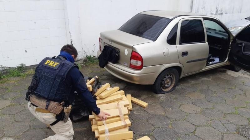 PRF apreende 100 quilos de maconha na BR-101 em Tubarão