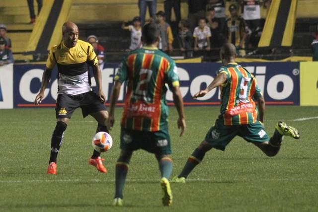 Com gol de Assunção, Tigre arranca empate do Sampaio Corrêa