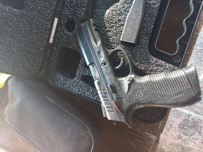 Casal é preso em Treze de Maio com cocaína, armas e R$ 18 mil em espécie