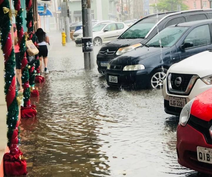 Chuva causa alagamentos nesta quarta-feira em Laguna 