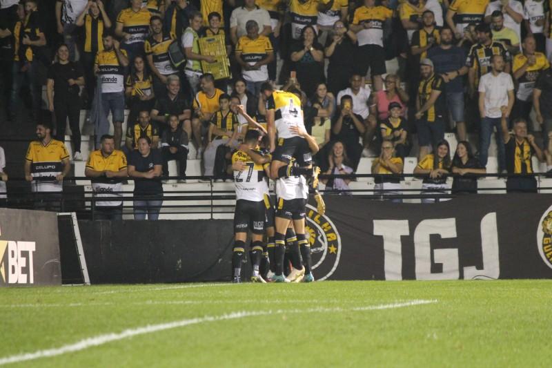 Criciúma vence o CRB por 2 a 1 e retorna ao G4 da Série B