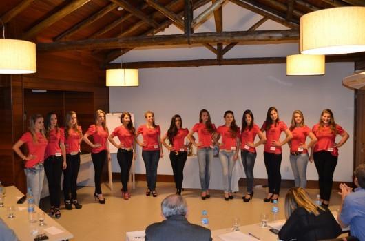 Candidatas a rainha e princesas da festa de Nova Veneza passam por etapa avaliativa