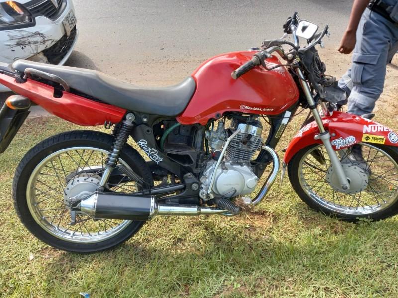Acidente entre carro e moto deixa motociclista ferido em Içara