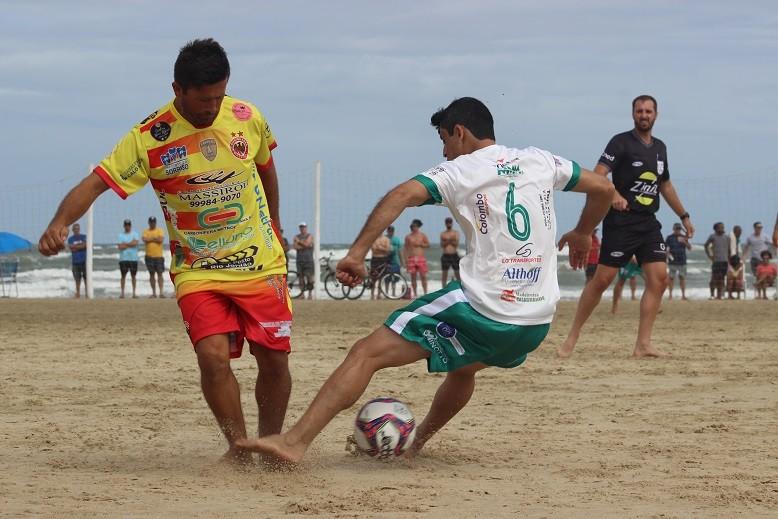 Construtora Massiroli e Rui Barbosa empatam no jogo de estreia do Regional de Futebol de Areia