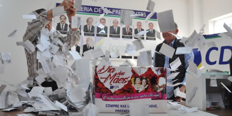 Dona de casa do bairro Vila Nova vence promoção do Dia das Mães da CDL
