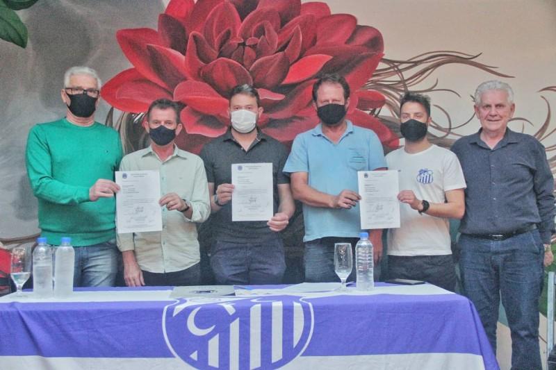 Prefeitura assina ordem de serviço para obra no Estádio da Montanha
