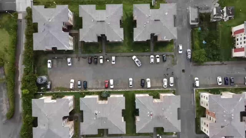 Operação identifica 'gatos de energia' e outras irregularidades em residencial em Criciúma