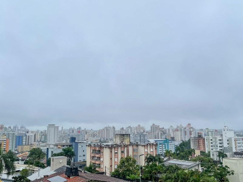 Primeiro fim de semana de maio inicia com chuva, mas termina com sol e temperaturas elevadas no Sul 