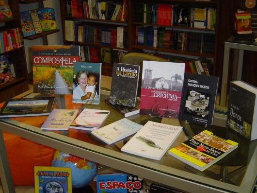 Livraria monta espaço para autores catarinenses