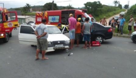 Colisão envolve carro conduzido por gestante de 21 anos