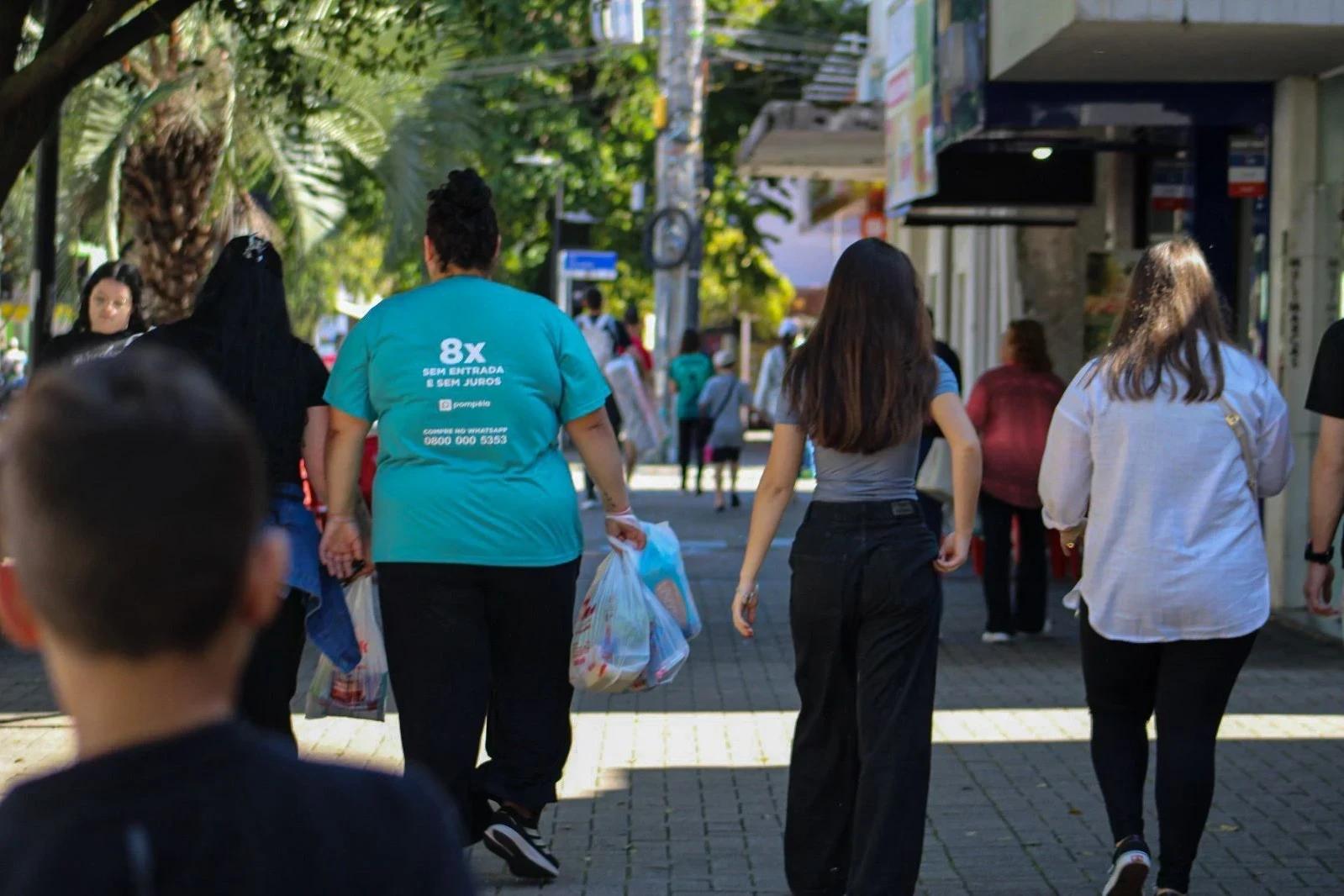 Dia das Mães: criciumenses estão dispostos a gastar 56% a mais com presentes, aponta pesquisa