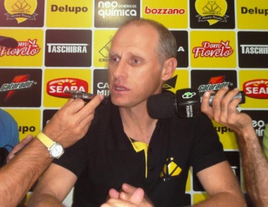 Sílvio acredita em sucesso na sua missão quase impossível