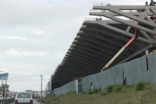 "Mão francesa" começa a ser instalada na ponte de Laguna