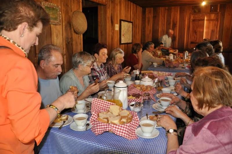 Idosos de Orleans participam de Café com Histórias no Malopi