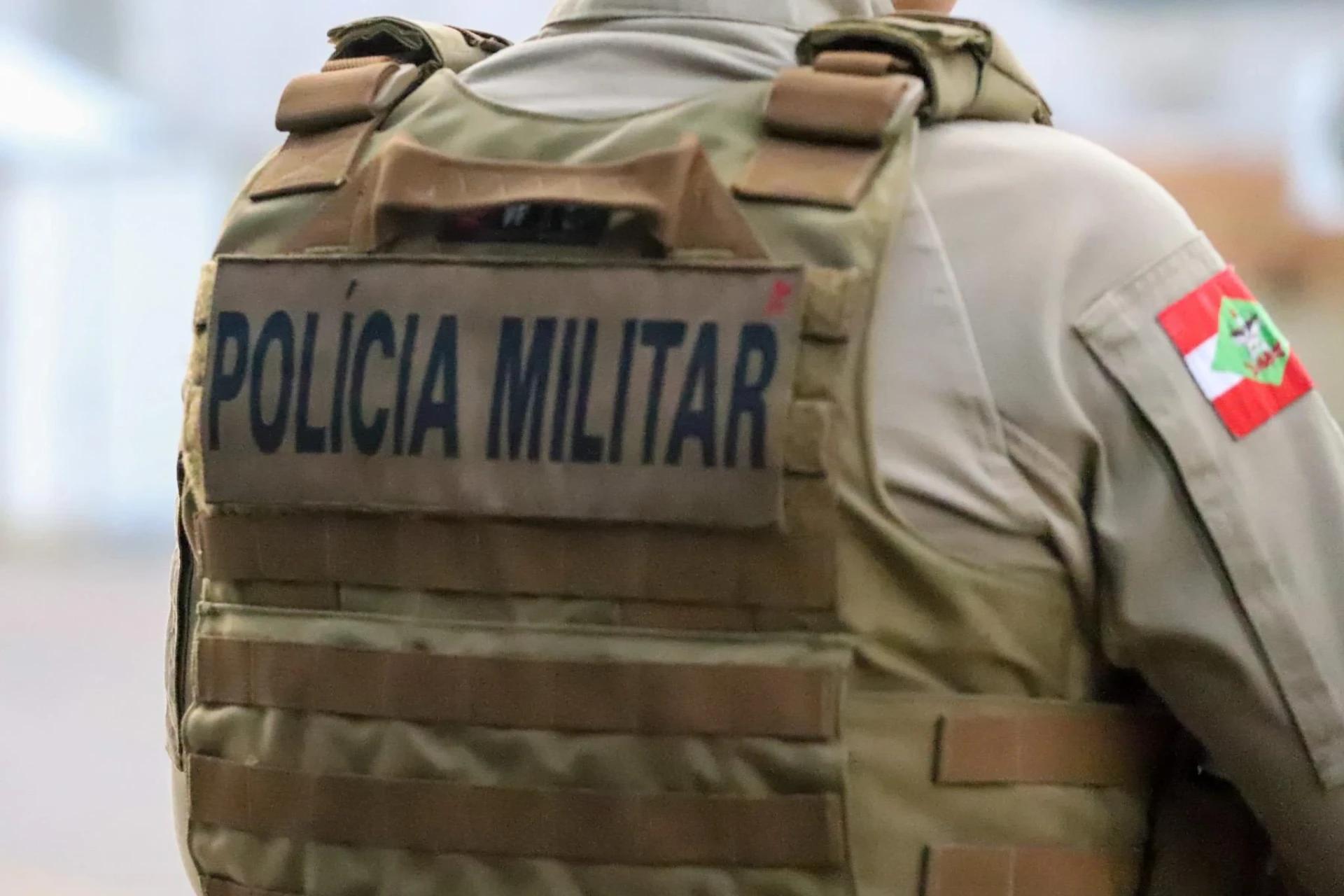Mulher é agredida e ameaçada com facão durante discussão motivada por ciúmes
