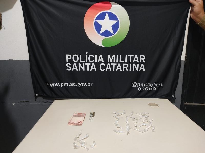 Quatro são presos por tráfico de drogas no bairro Paraíso