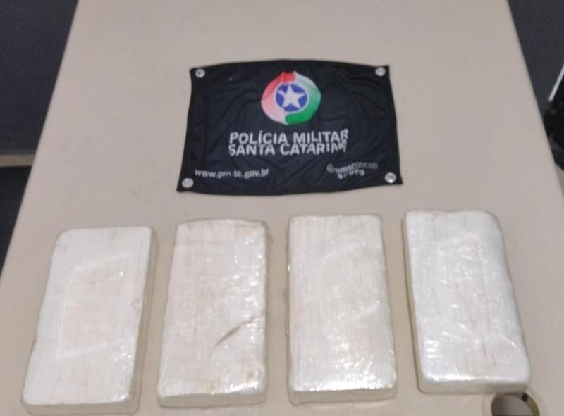 Içara: PM apreende mais de quatro quilos de cocaína em apartamento