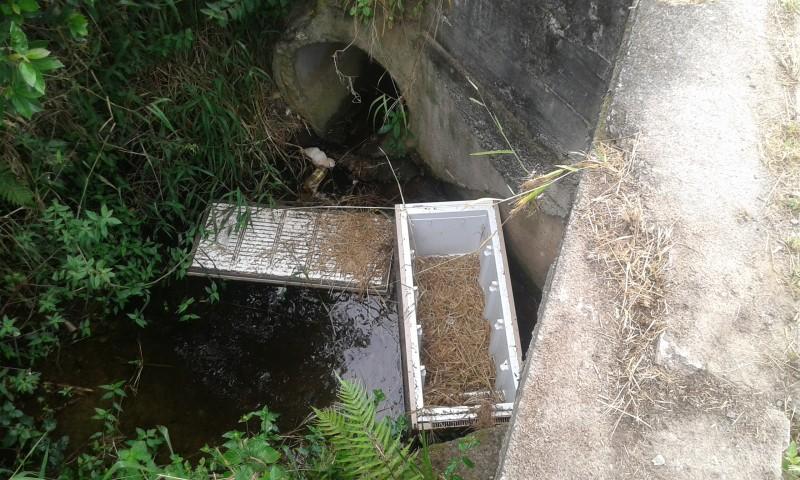 Lixo de comunidades lindeiras cria problemas estruturais na BR-101