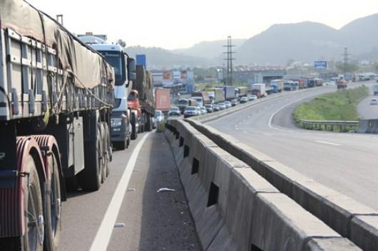 Sábado de congestionamento na BR 101