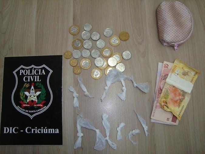Jovem de 21 anos é presa por tráfico de drogas