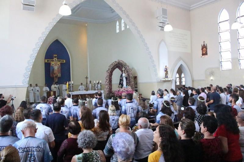Bênção das rosas e anúncio dos novos festeiros na festa do Santuário da Mãe dos Homens