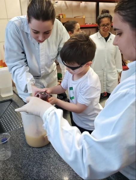Infantil Satc aprende a fazer sabão caseiro sustentável