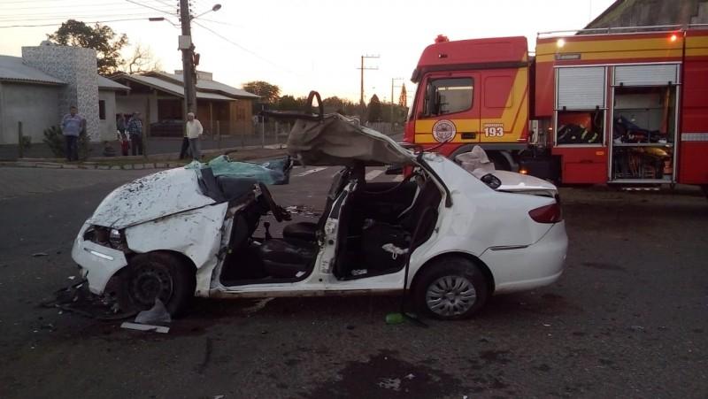Carro com quatro ocupantes cai de viaduto em Santa Rosa do Sul