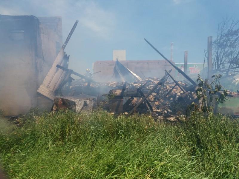 Incêndio destrói residência em Balneário Rincão