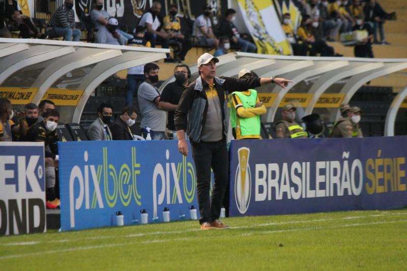 Paulo Baier elogia elenco e avalia empate sem gols contra o Paysandu 