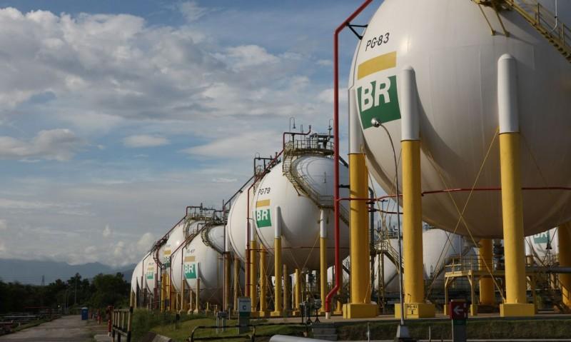 Gasolina e diesel estão mais baratos nas refinarias a partir de hoje