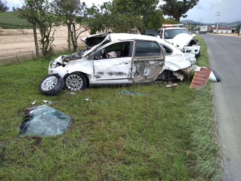 São Ludgero: Colisão entre veículos, seguido de capotamento