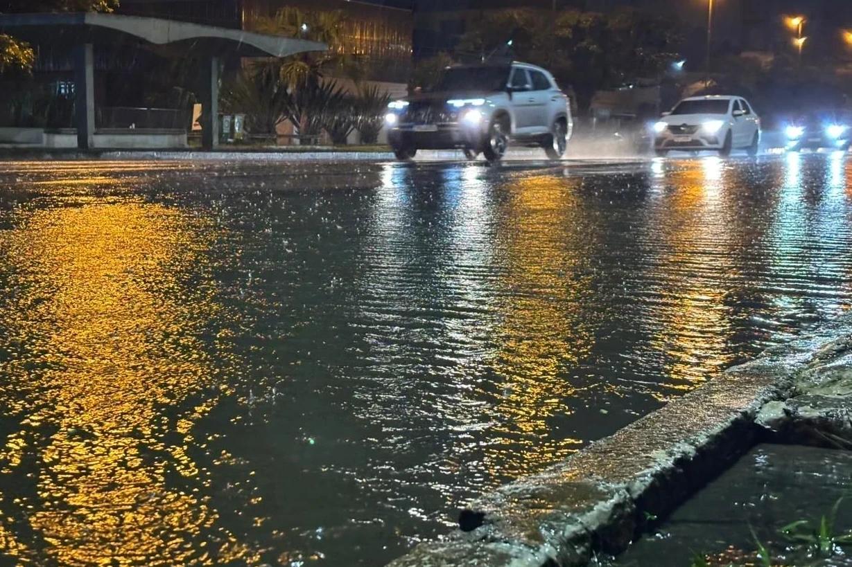 Vídeo: diretor da Defesa Civil explica alerta emitido sobre condições climáticas para a região de Criciúma