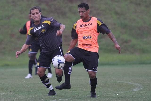 Caio Júnior estuda mudanças na equipe do Criciúma