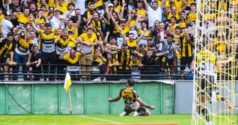 Emocionado, Eder anuncia aposentadoria dos gramados e comemora ‘final feliz’ com o Criciúma