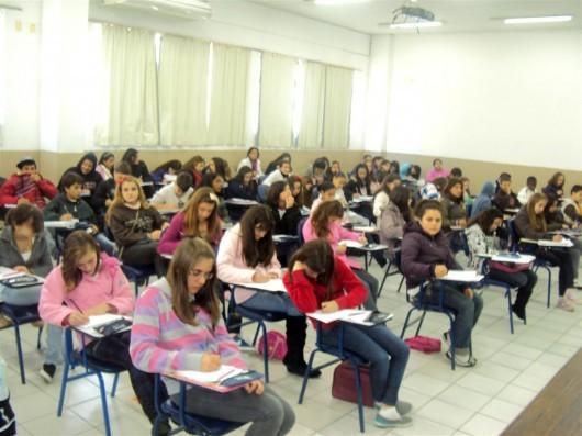 Revisão atrai 250 alunos da rede estadual