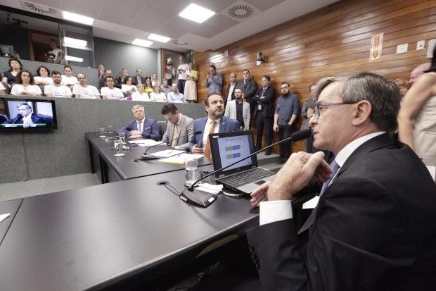 Governo do Estado apresenta relatório fiscal com crescimento na arrecadação e redução de déficit 