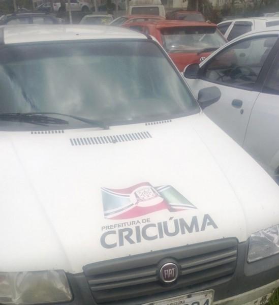 Multado, carro da FCC está apreendido há mais de um mês