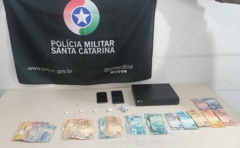 Mulher é presa por tráfico de drogas após usar sua residência como ponto de venda  