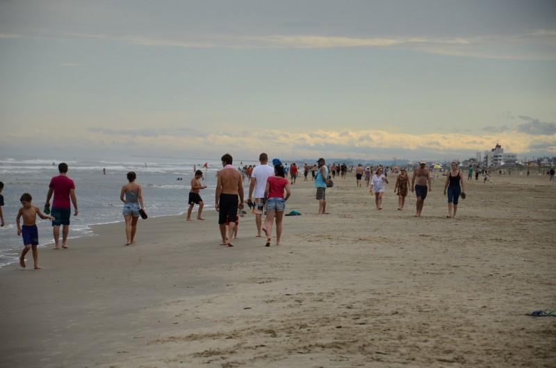 Deu praia! Banhistas curtem o último dia de 2014 no Rincão