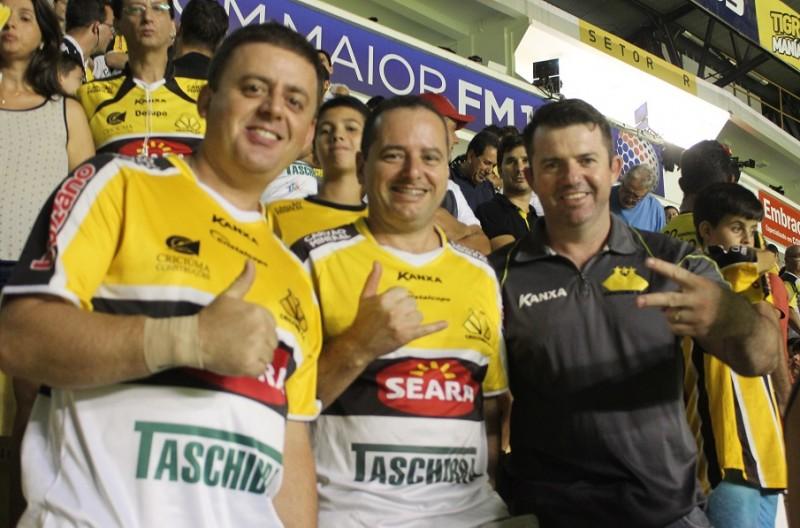 Torcida carvoeira faz sua parte e apoia o Tigre