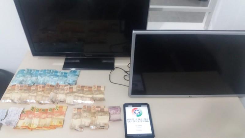 Homem é flagrado durante furto em escola 