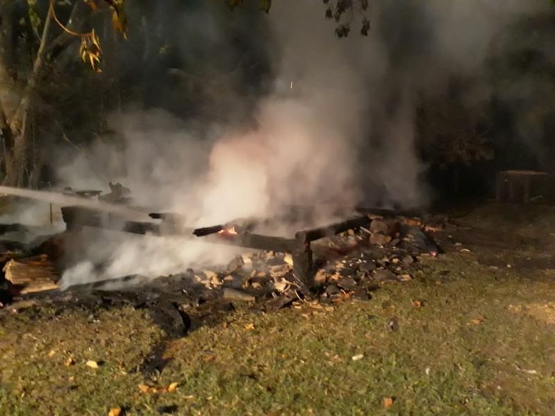 Galpão é destruído por incêndio no município de Santa Rosa do Sul