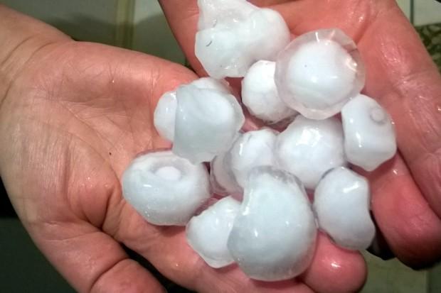 Quatro casas e seis aviários são danificados com chuva de granizo em Siderópolis